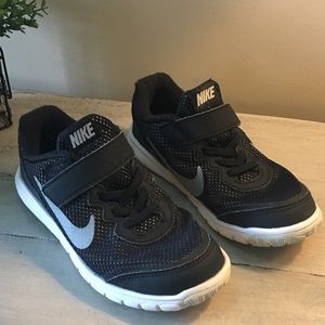 Nike Flex tennis shoes